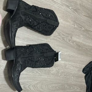 J.B. Dillon Black Embroidered Heeled Boots